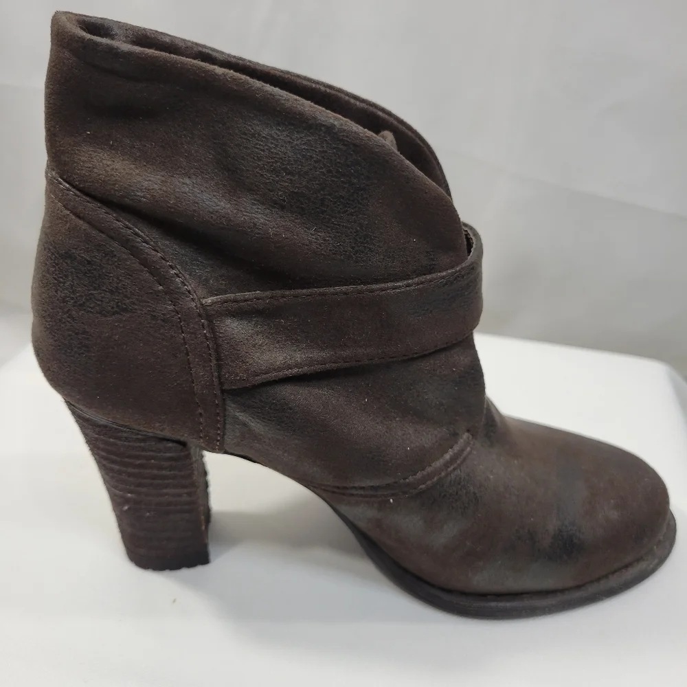 Crown Vintage Brown Pull On Heeled Booties Size 6.5M